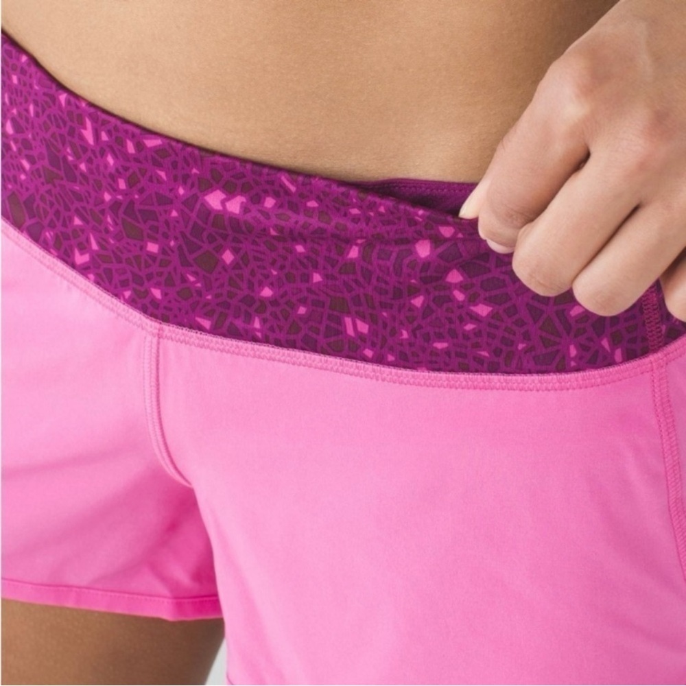 Lululemon Speed Short
Pink Paradise / Paradise Geo Regal Plum Multi - Size 8